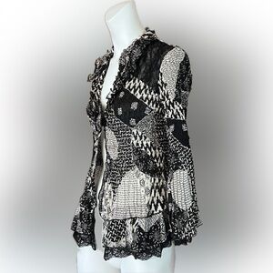 Alberto Makali Black + White Multi Geometric Blouse + Lace Crinkled Ruching SZ M